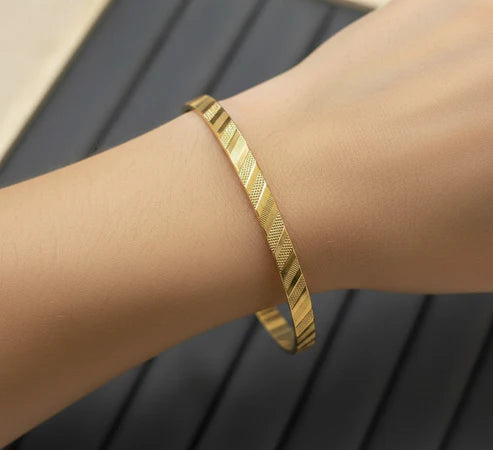 Anti Tarnish Bangle – Dazzling Print 18K Gold Plated