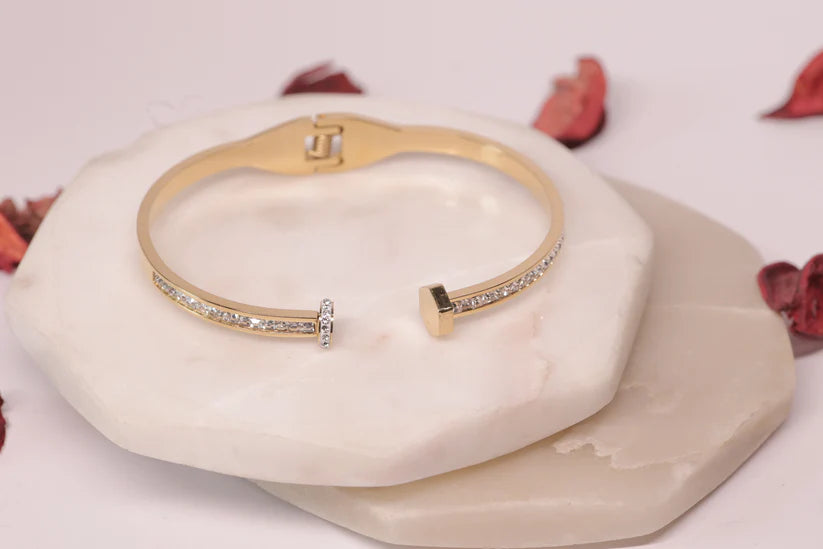 Minimal Luxe Band Anti Tarnish Bracelet – Gold Plated