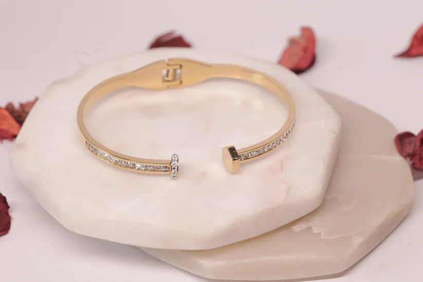 Minimal Luxe Band Anti Tarnish Bracelet – Gold Plated