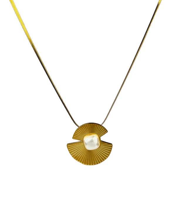 Golden Fan Pearl Pendant Necklace for Women | Elegant Statement Chain