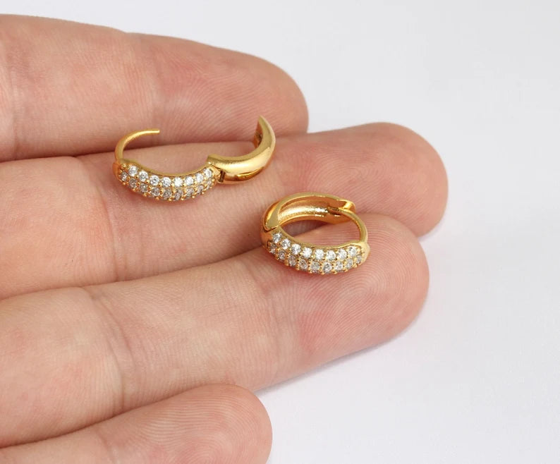 Gold Small Hoop Earrings with Diamond-Look Crystals – Chic Sparkling Mini Hoops for Women